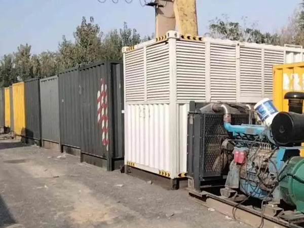 浉河200KW柴油发电机机组每小时油耗是多少？