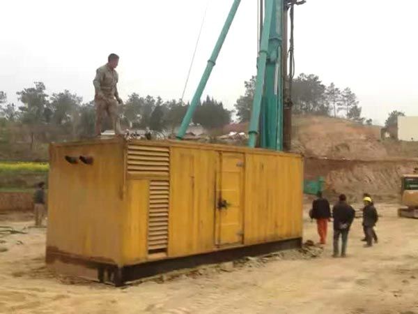 浉河如何判断水冷式机油散热器密封件是否需要更换？